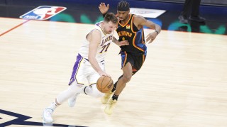 开云网页版-名记半程最佳阵预测：1阵SGA东契奇 2阵库里小卡 3阵KD阿夫迪亚